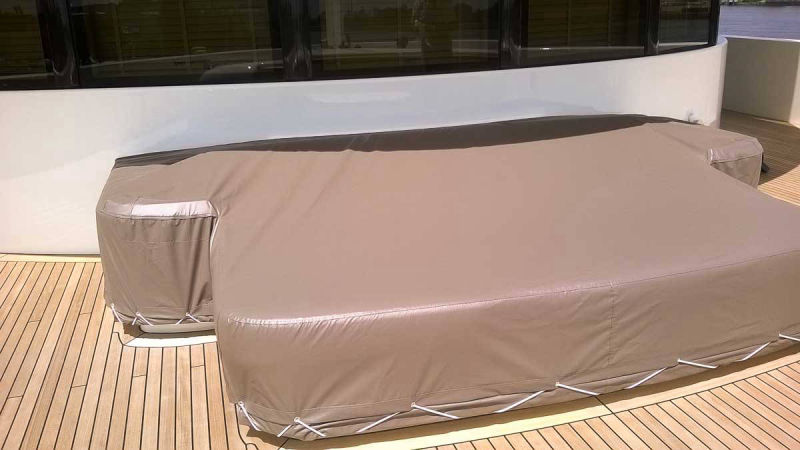 Protective cover for sun lounger 